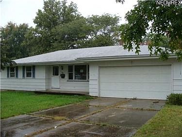 3rd image of 880 Almasy Dr