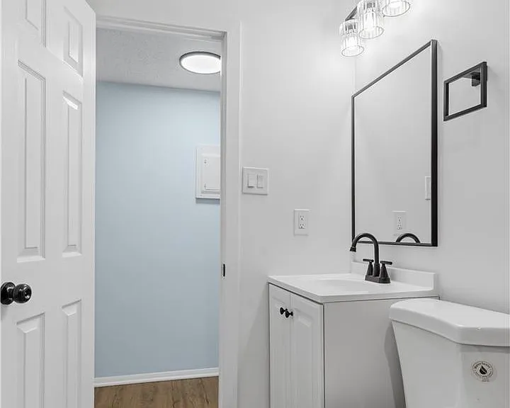 9207 Douglas St #201 — Photo 12
