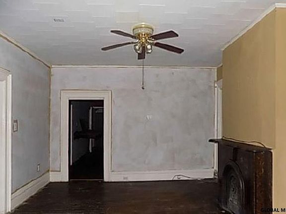 5th image of 35 Congress St