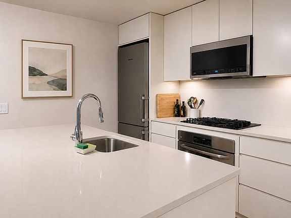 3rd image of 90 William St APT 9C
