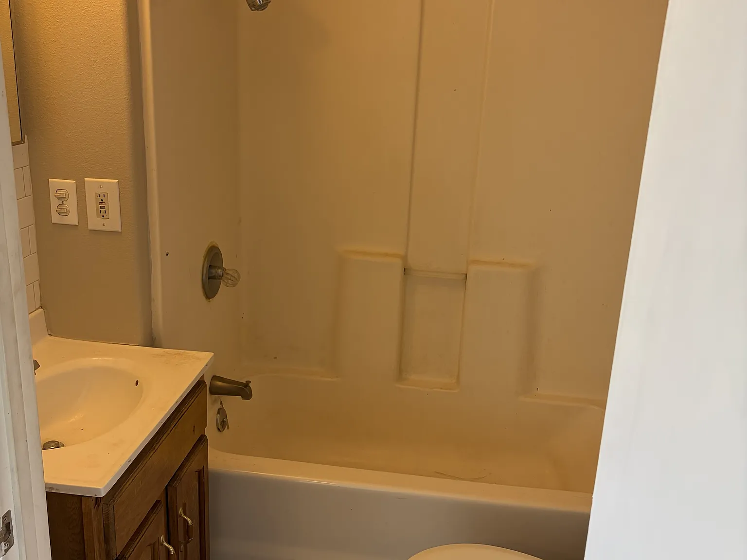 421 Oak Street - 3 — Photo 4