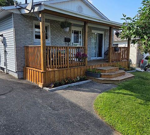 3rd image of 83 Laurier Rd