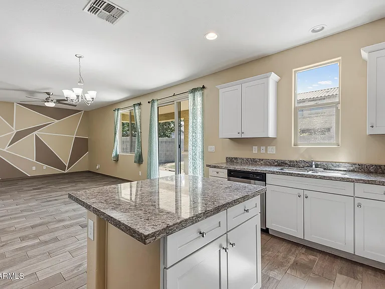 7422 S 28th Pl — Photo 16