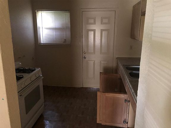 4th image of 4223 Rockingham St