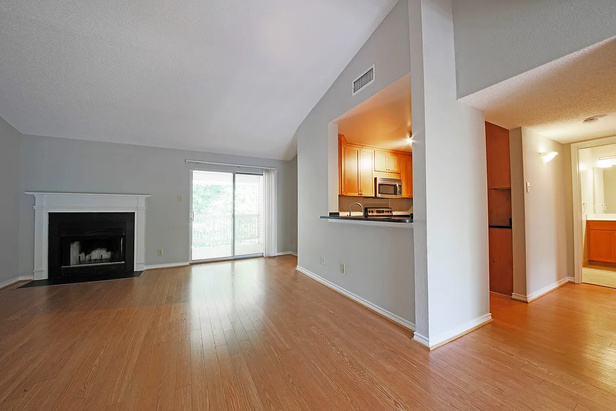 Building Photo - 1503 Lincoln Way #304