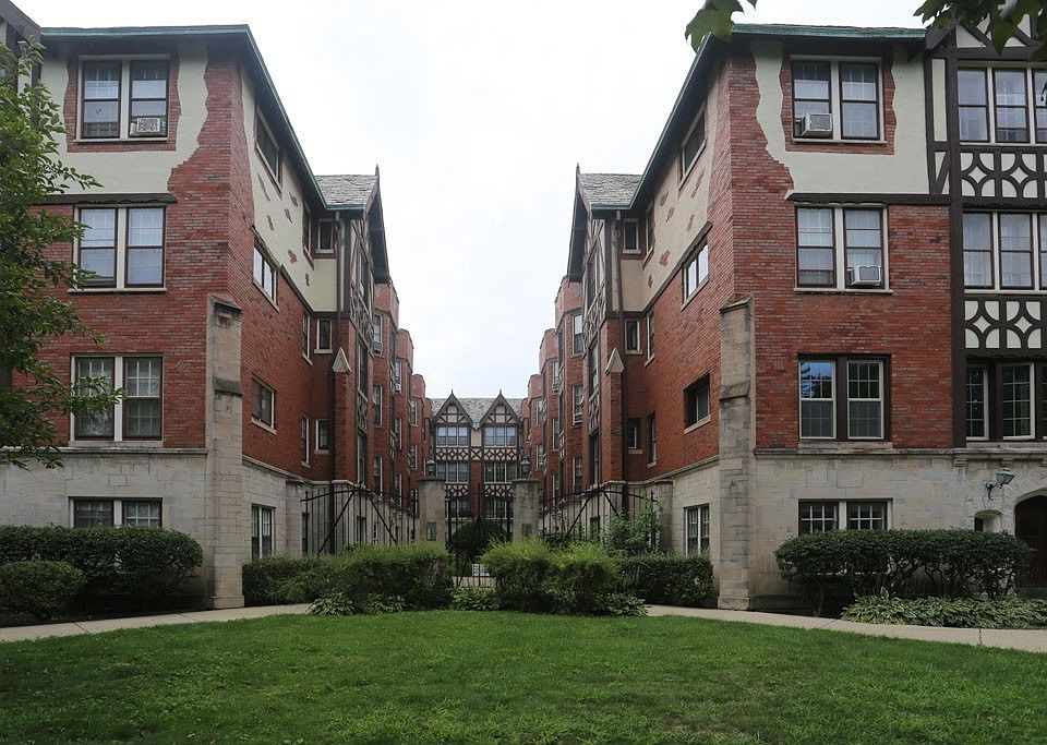 1st image of 1647 W Touhy Ave APT 2N