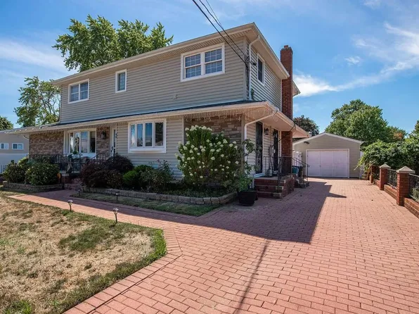 40 W 11th St, Deer Park, NY 11729