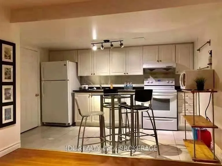 2 Greyhound Dr #BASEMENT — Photo 2
