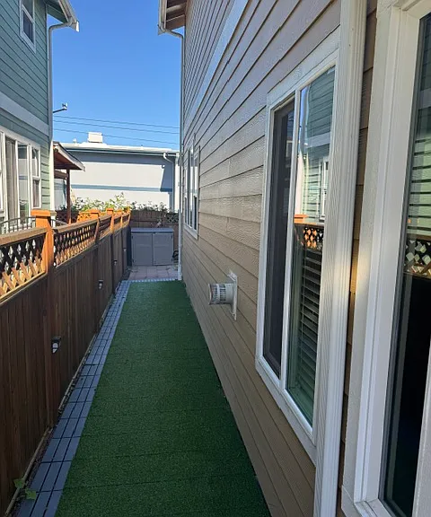 Side walkway to back patio