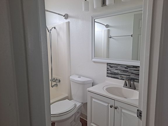 2nd image of 4621 32nd St APT 5