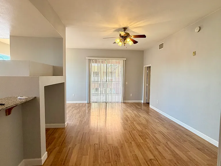 31 E Agate Ave #302 — Photo 5