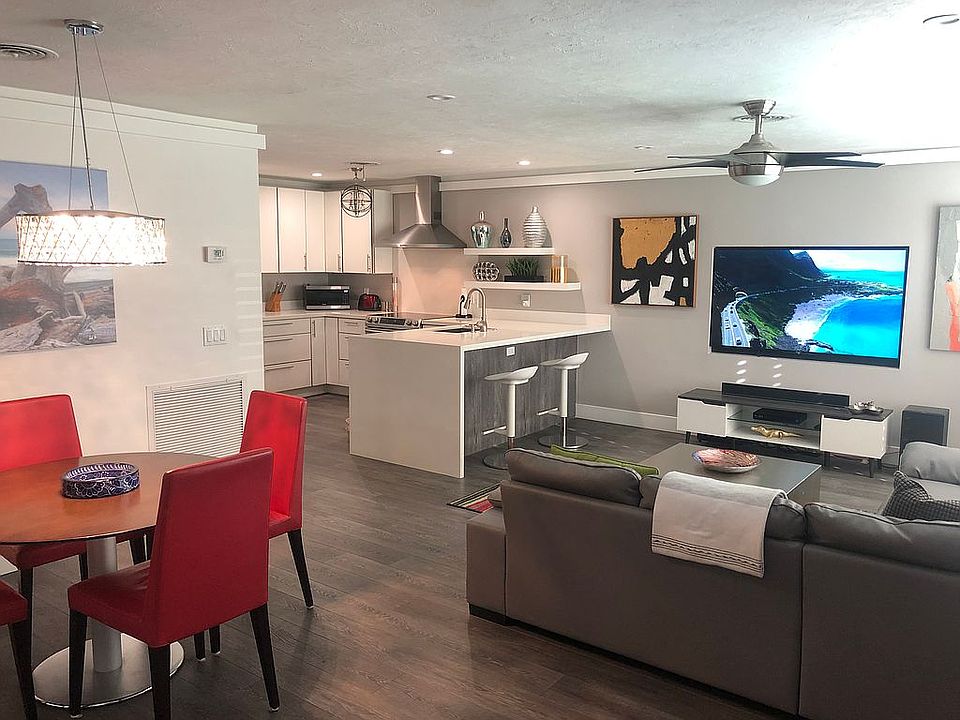 2nd image of 302 Daly Dr