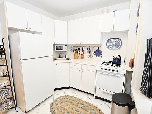 5th image of 149 W 12th St APT 1-1