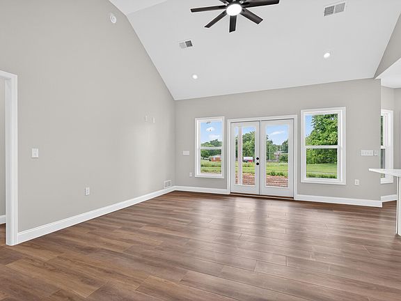5th image of 102 Stonegate Dr