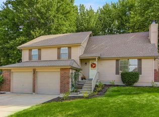 1109 SW Huntington Dr, Blue Springs, MO 64015