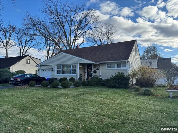 260 Greve Dr, New Milford, NJ 07646