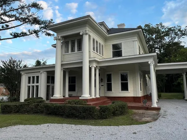 26852 E Main St, West Point, MS 39773