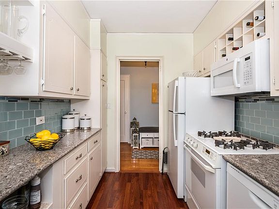 4th image of 50 N Broadway APT 4L