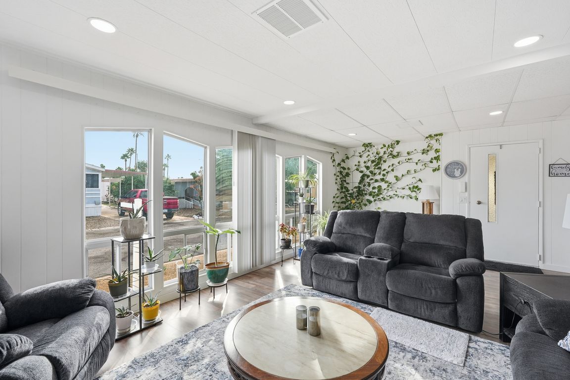 next background image