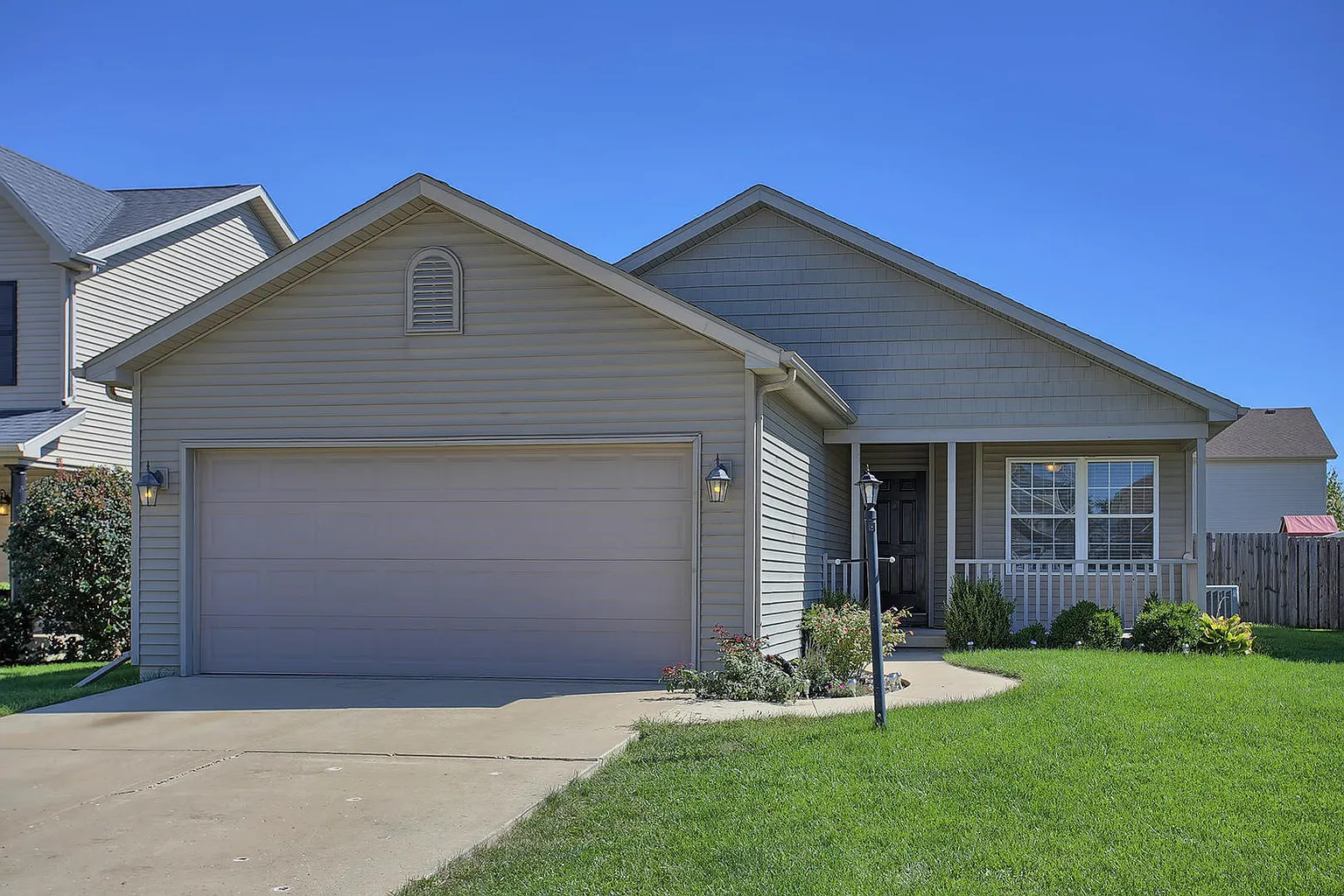 1312 W Ridge Ln photo 1