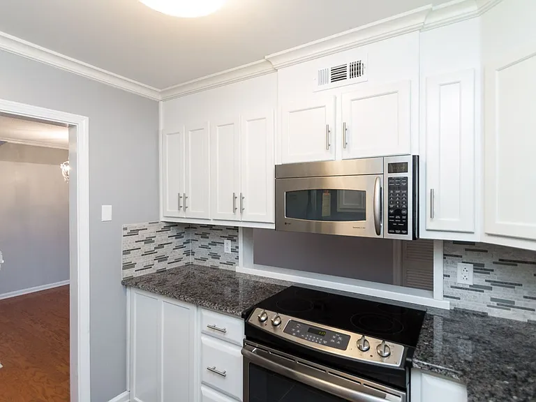 140 Lake Concord Rd NE #B4 — Photo 3