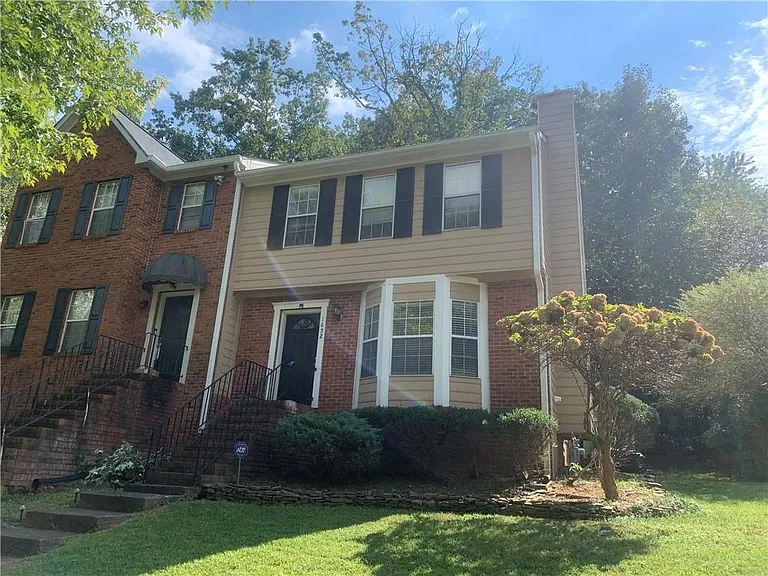 1652 Grist Mill Dr — Photo 2