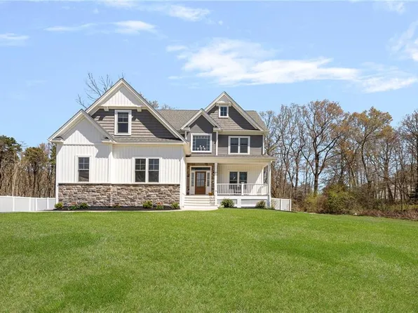 25 Kristin Dr, Cranston, RI 02921