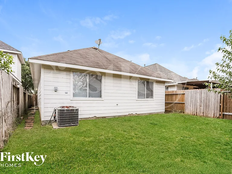 19375 Strathmore Place Ln — Photo 14