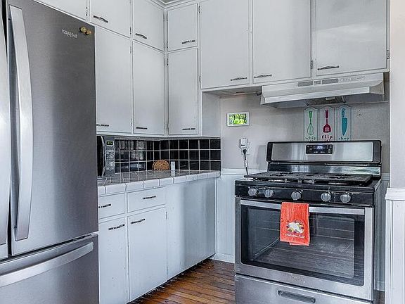 5th image of 917 W Central Park Ave