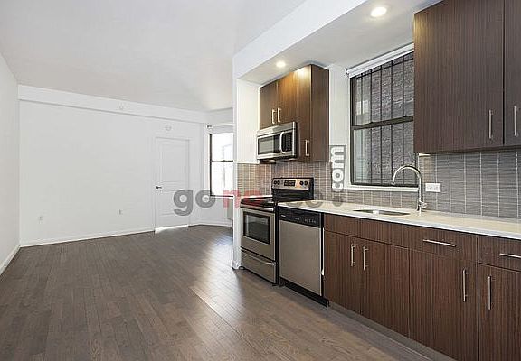 3rd image of 272 Manhattan Ave APT 3H