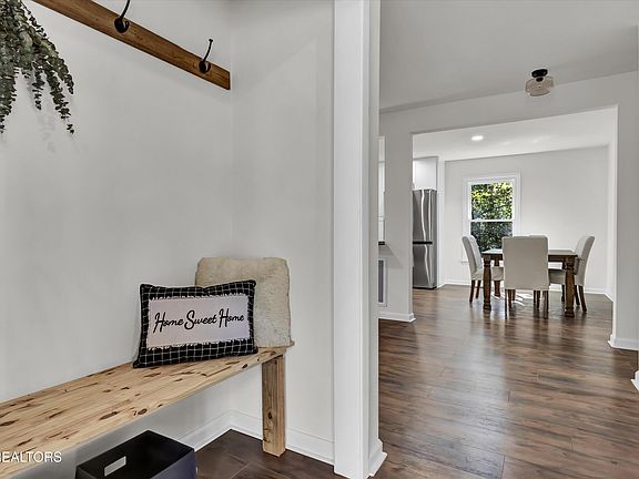 3rd image of 7110 Westway Cir