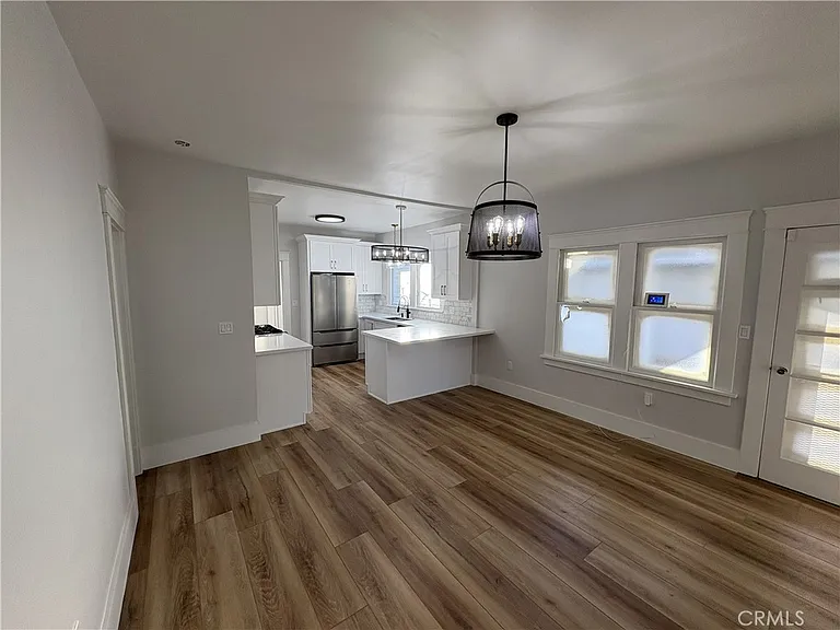 275 N Orange St — Photo 4