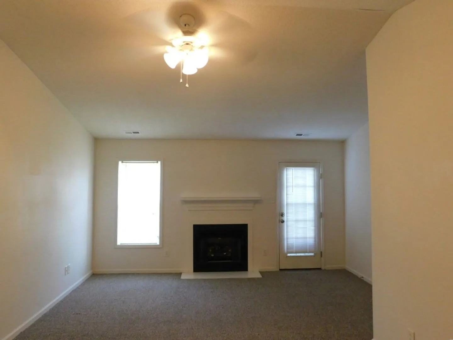 Charming 2-Bedroom, 2-Bath Duplex with Garage — Photo 4