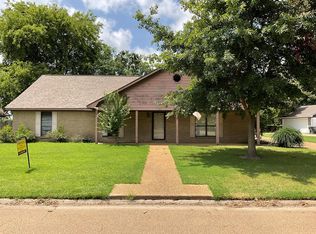 128 Cotton Dr, Leland, MS 38756