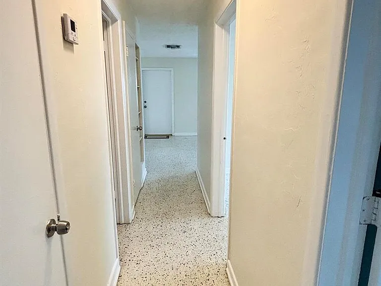 218 Seville Rd — Photo 12