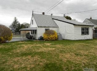 50 Bluegrass Ln, Levittown, NY 11756