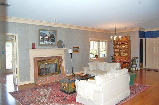 5th image of 324 Sugarwood Dr