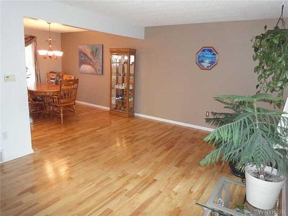 4th image of 3023 Clescent Dr