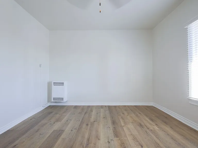 Beautiful Newly Renovated Apartment in Koreatown — Photo 6
