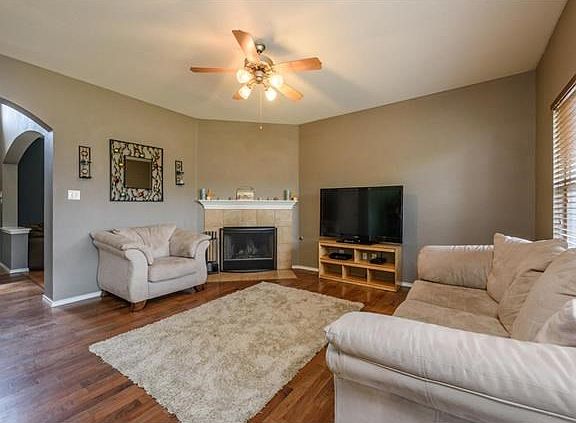 3rd image of 219 Dark Horse Ln