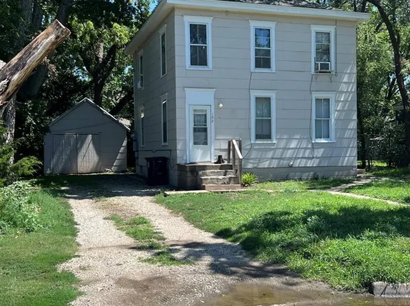 102-102 1/2 N West Pl, Salina, KS 67401