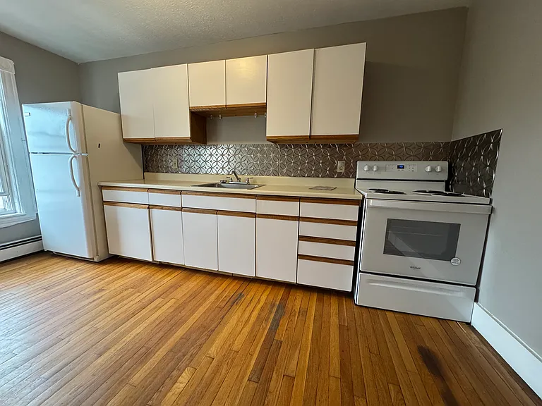 18 E Pearl St #3 — Photo 8