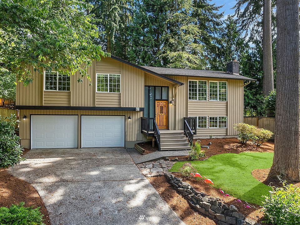 Home sweet home--on a shy acre on a play safe cul de sac. Flamingoes STAY with the home. :-)>