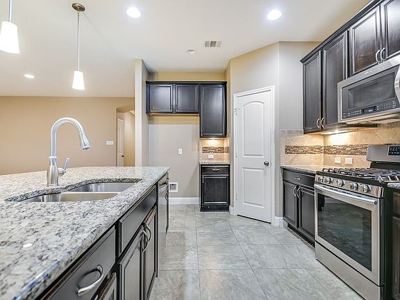 4th image of 3609 Esperanza Dr
