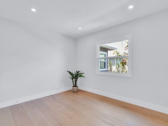 4th image of 1022 Grant St #B