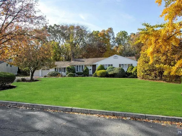 166 Honeysuckle Dr, Township Of Washington, NJ 07676