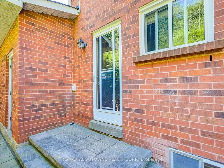 1273 Blackthorn Pl — Photo 35