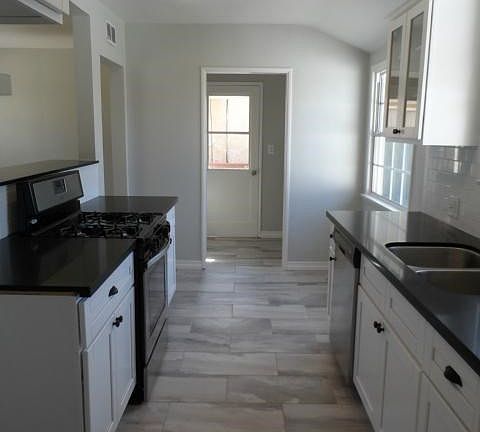 3rd image of 12625 Stagg St