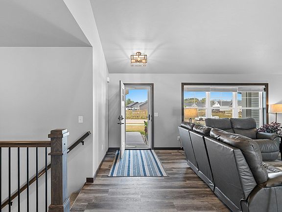 5th image of 2529 Meyer Way