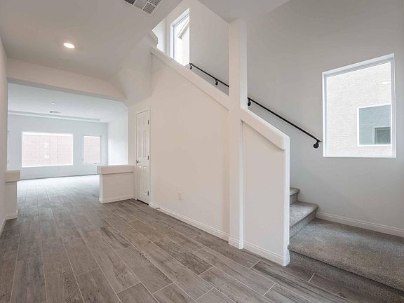 5th image of 5689 Woodchester Ave